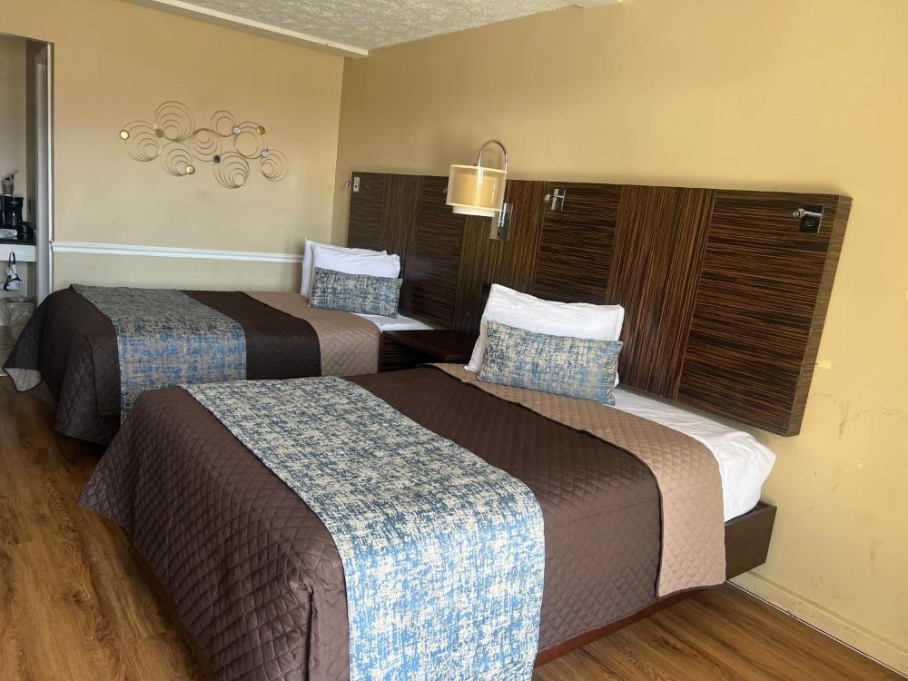 Queen Room interior
